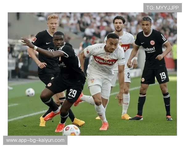 德甲法兰克福反击贯穿效率极高，现场气氛高涨的夜晚